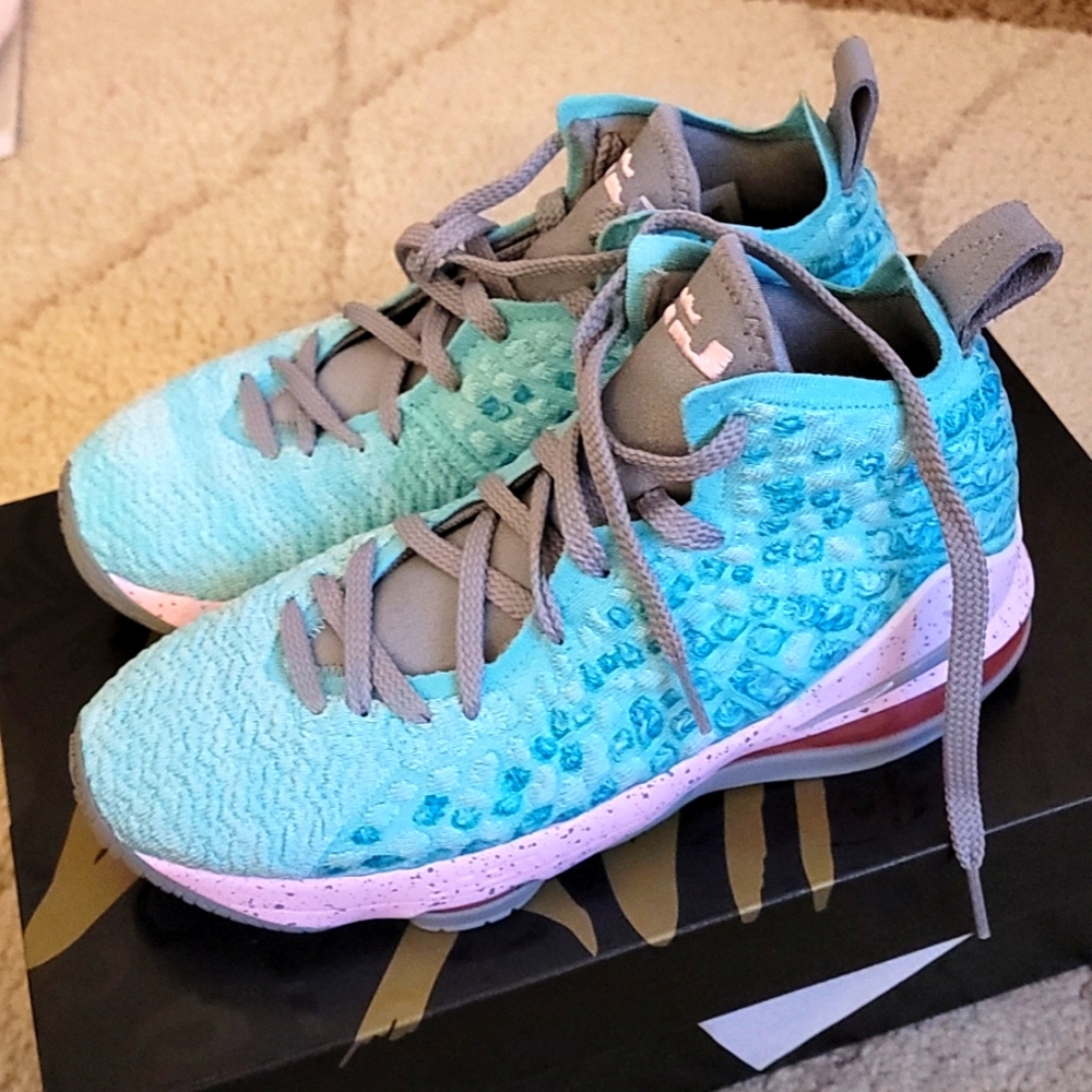 Lebron xvii